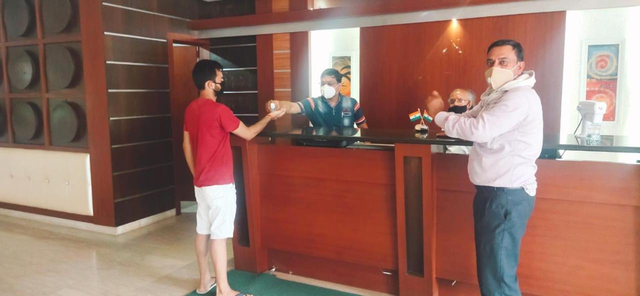 Hotel Yash Inn Mirzāpur Esterno foto
