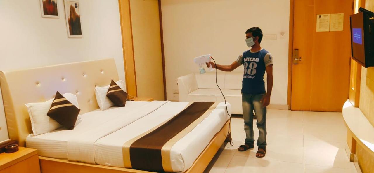 Hotel Yash Inn Mirzāpur Esterno foto
