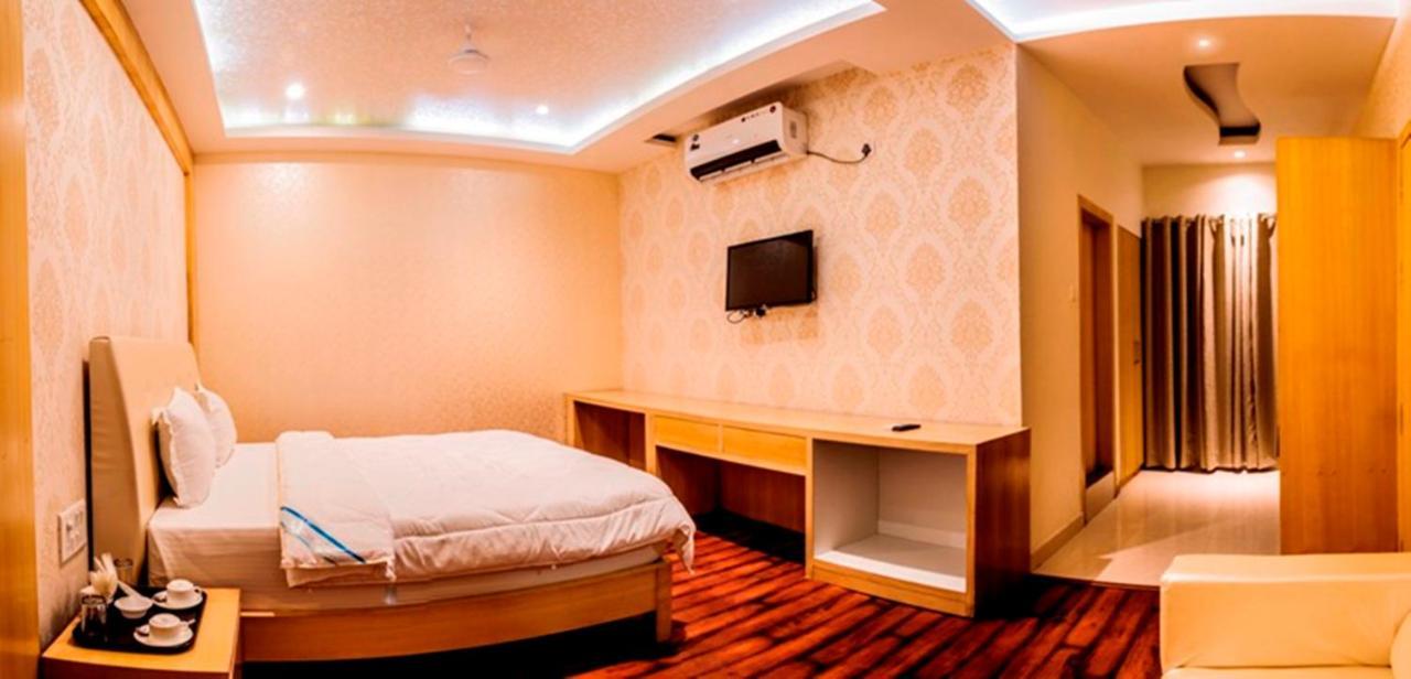 Hotel Yash Inn Mirzāpur Esterno foto