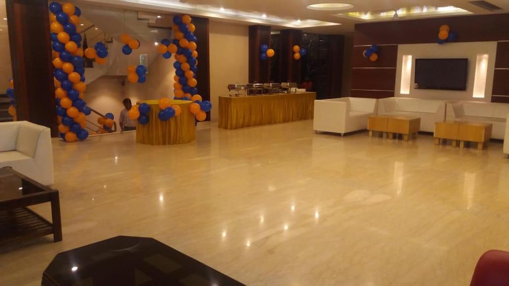 Hotel Yash Inn Mirzāpur Esterno foto
